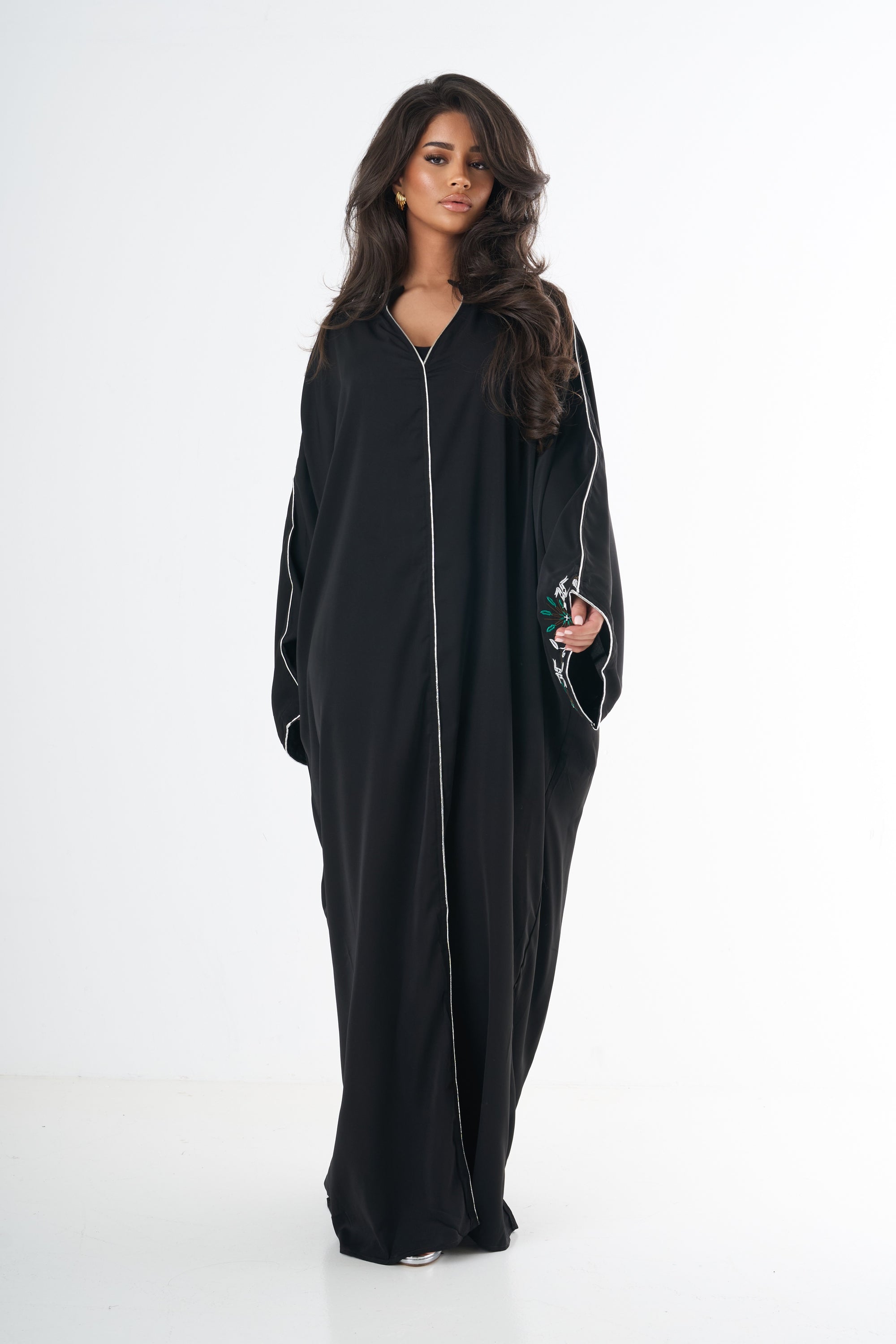 Abaya classique détaillée
