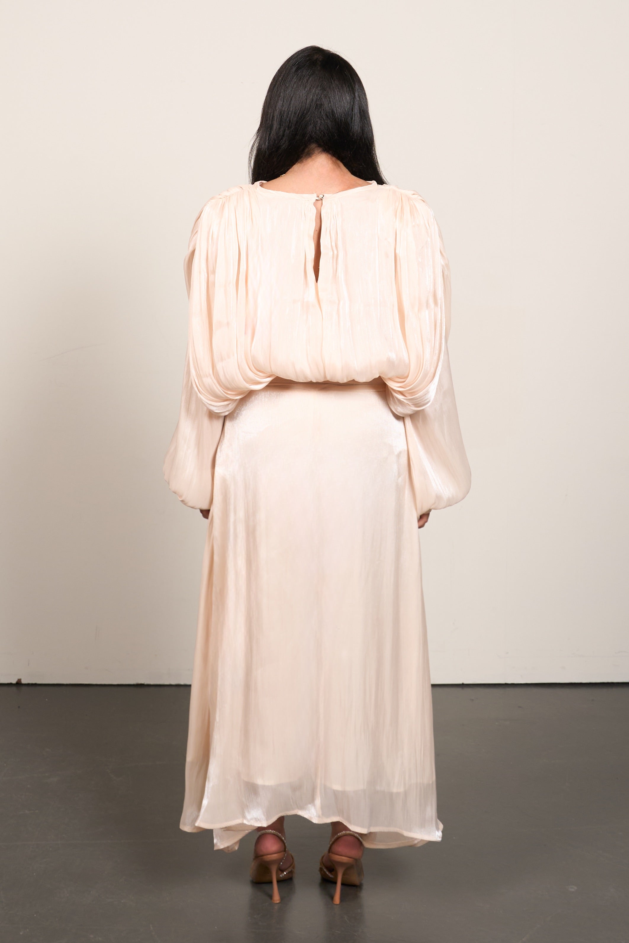Plissiertes Elegance Maxikleid – Hellbeige-4