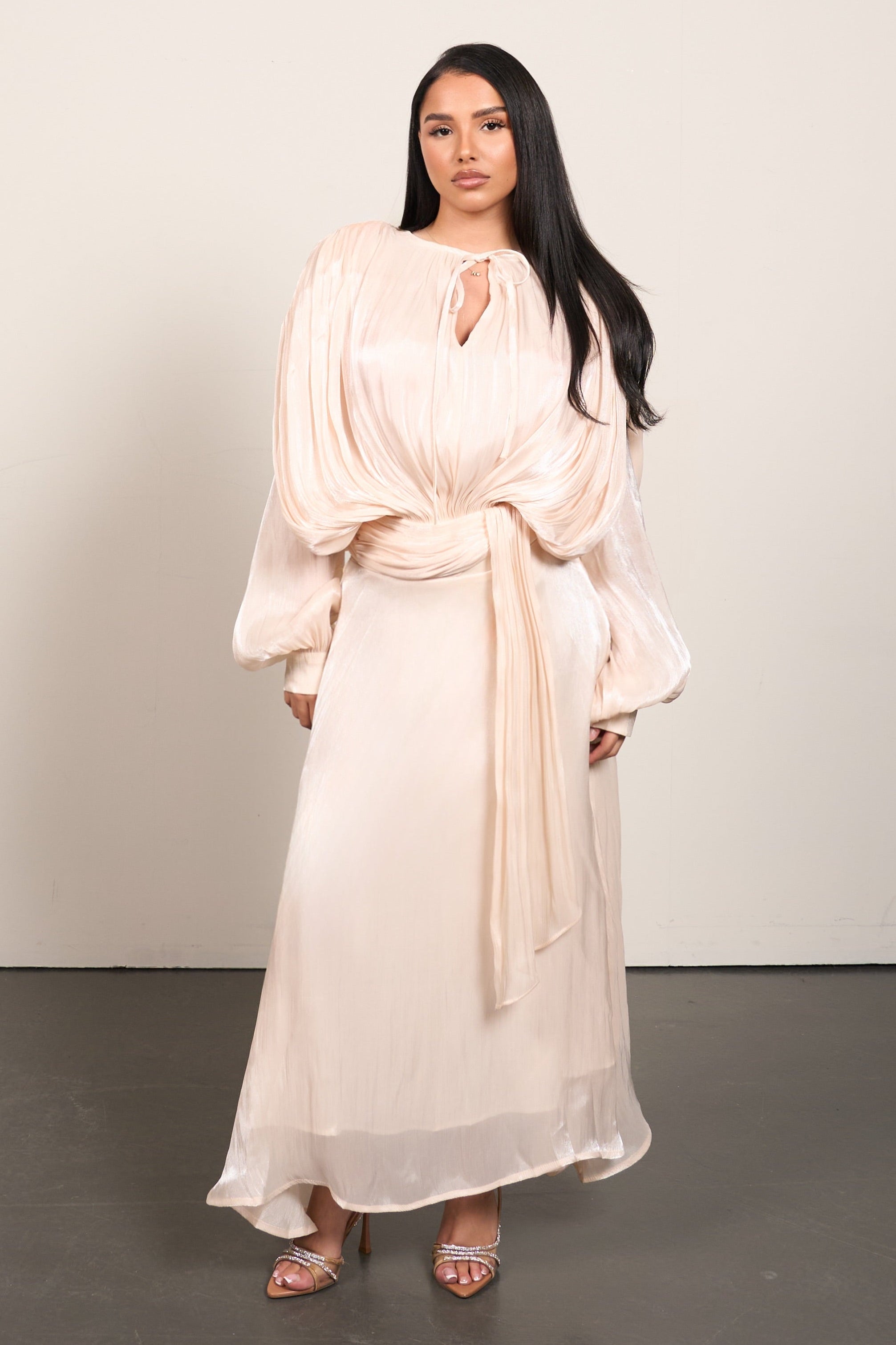 Plissiertes Elegance Maxikleid – Hellbeige